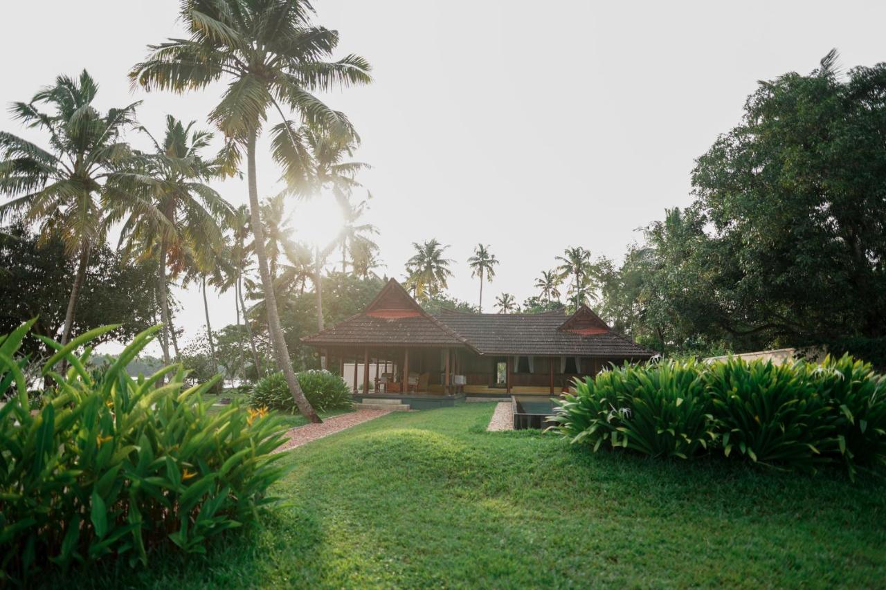 Vismaya Lake Heritage Turavūr エクステリア 写真